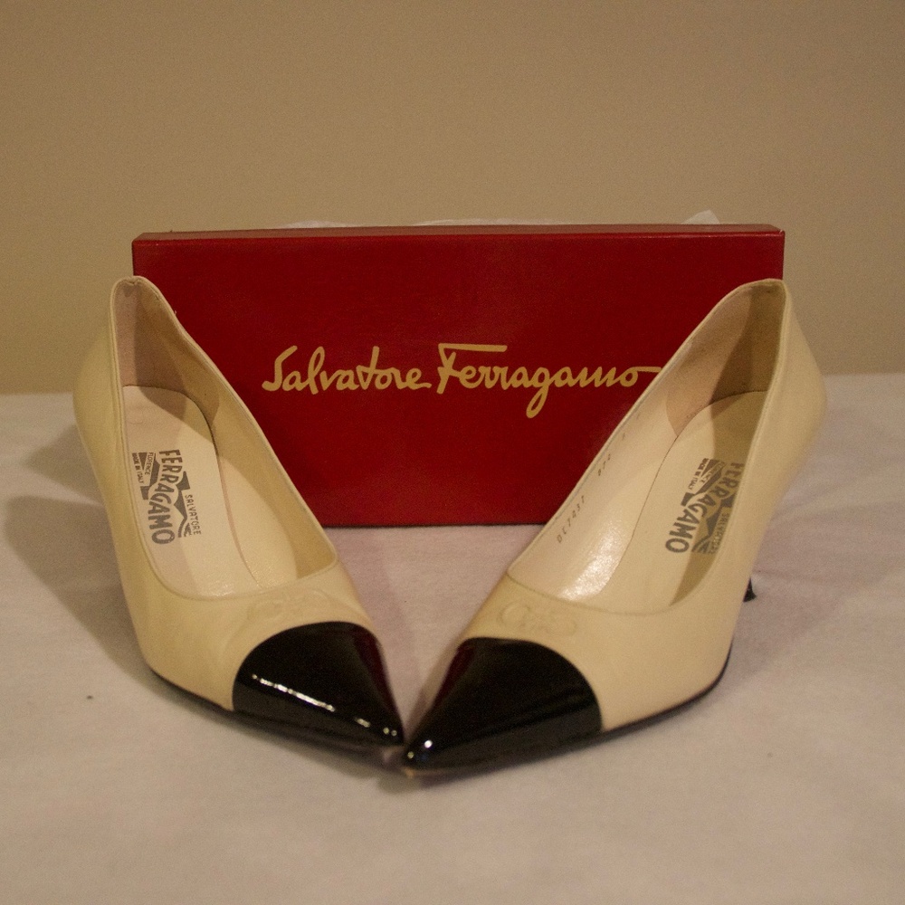 Salvatore Ferragamo Assia Patent Calf Heels - 9B